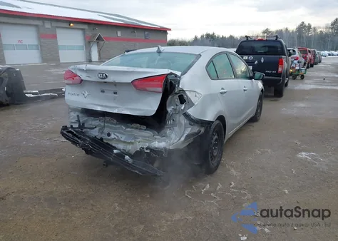 2017 Kia Forte Lx z USA, uszkodzony, nr VIN 3KPFL4A77HE032211